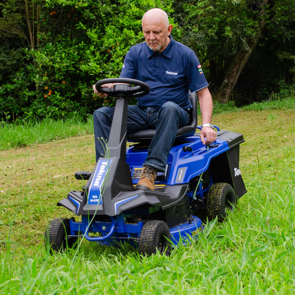 Trator Cortador Grama Gasolinha Partida Elétrica Com Recolhedor 150L TCG247,5M 7.5HP/CV 24" Tekna