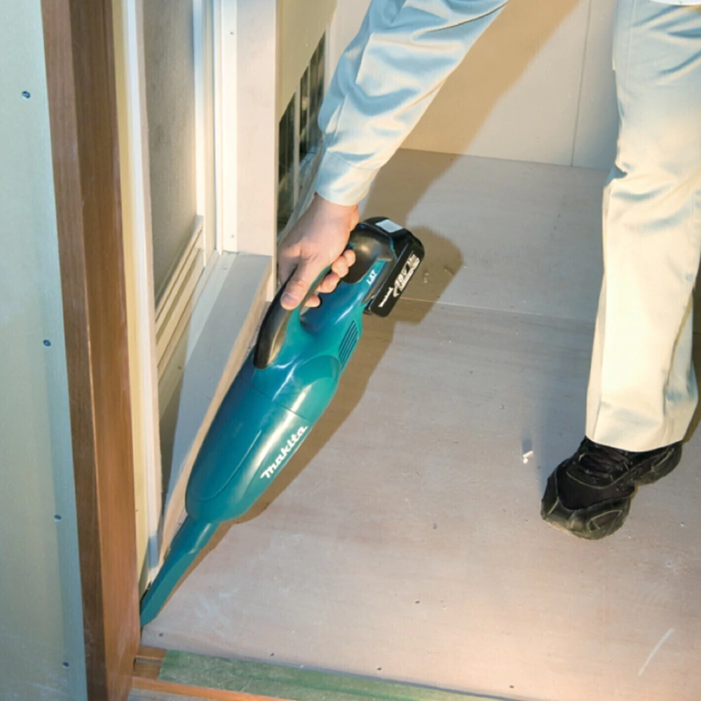 Aspirador de Pó Portátil a Bateria 18V 5.0Ah DCL180 650ml Com 4 Baterias Makita