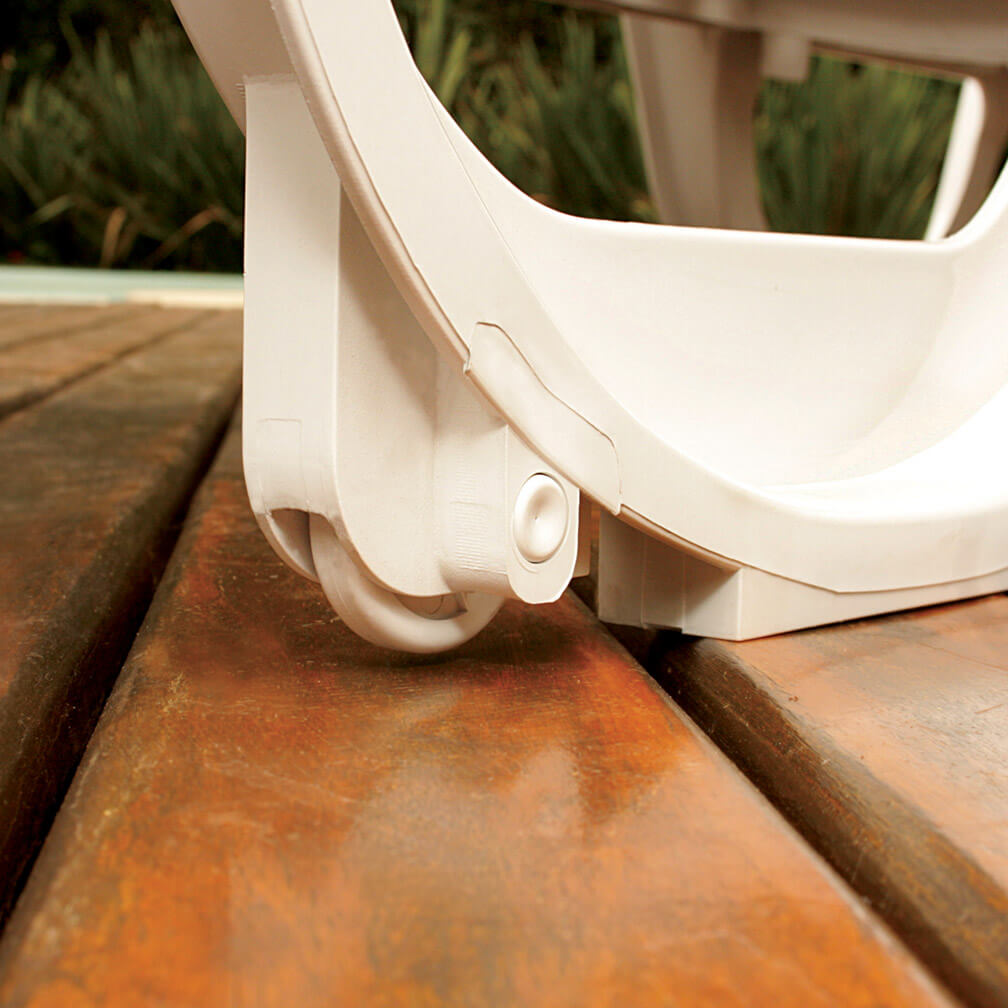 Kit 03 Espreguiçadeira Piscina de Plástico Pitangui Branca com Rodas