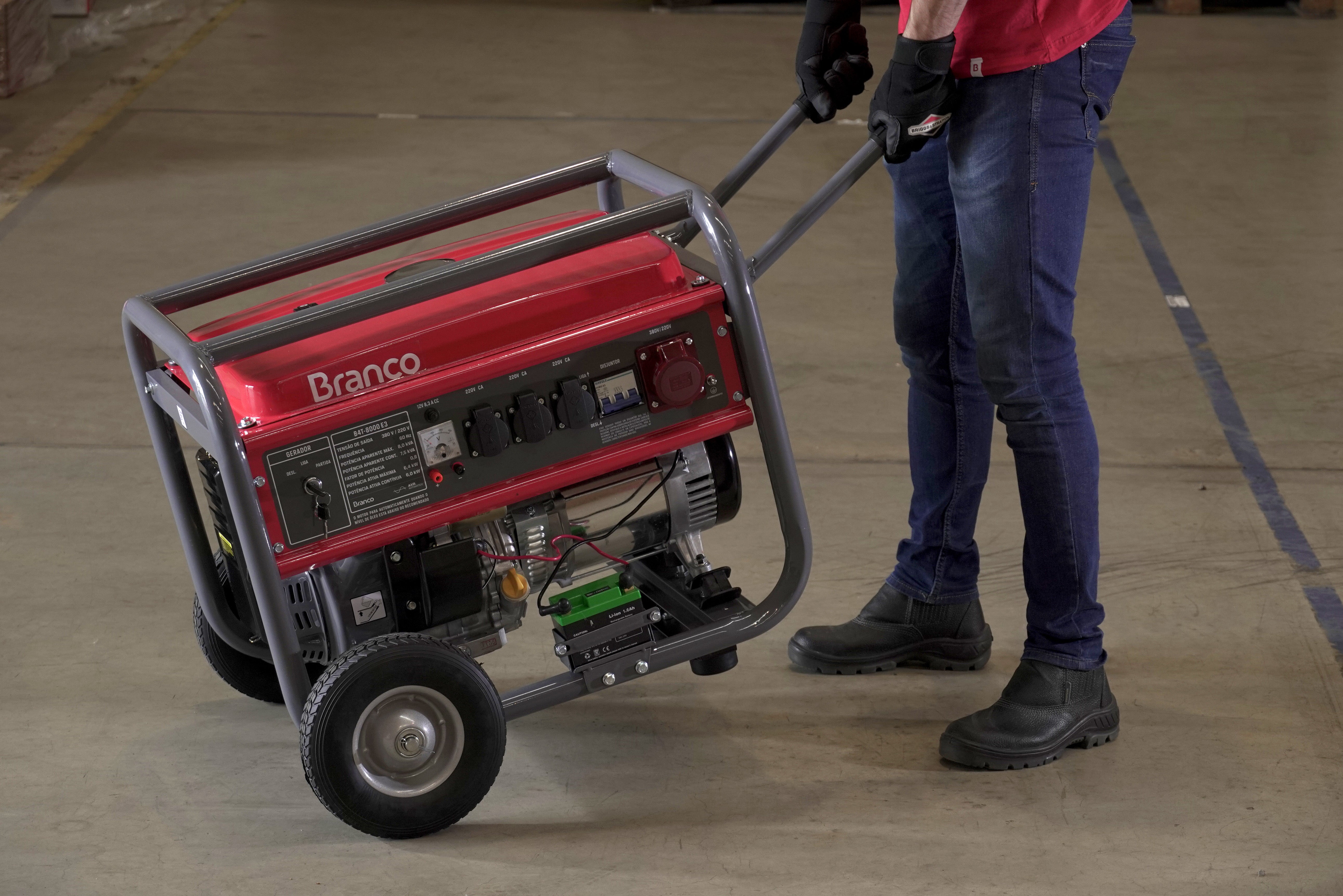 GERADOR DE ENERGIA À GASOLINA 8,0KVA 15HP 220V TRIFÁSICO COM PARTIDA ELÉTRICA BRANCO