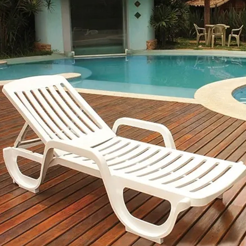 Espreguiçadeira de Plástico com Roda Branca
