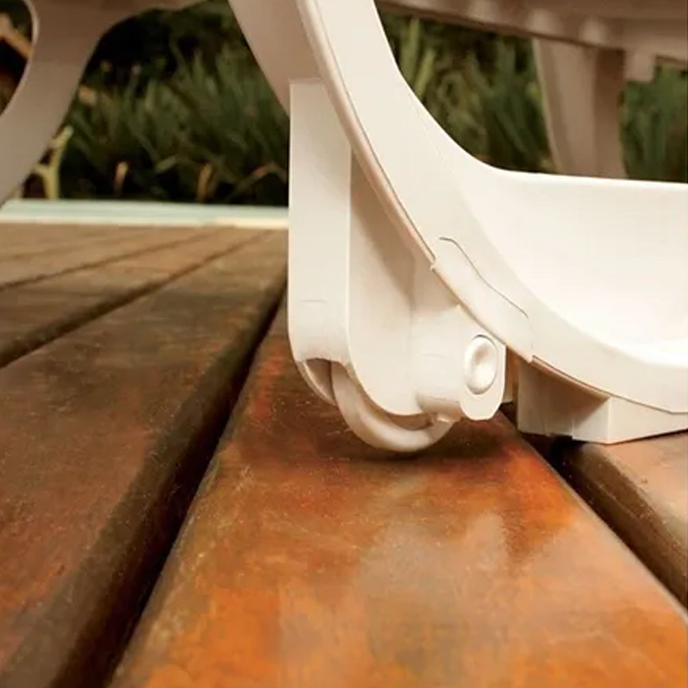 Espreguiçadeira de Plástico com Roda Branca