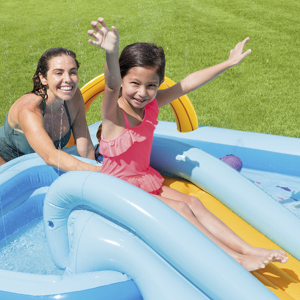 Piscina Playground 493 Litros Aventura na Floresta Bomba de Ar Manual Intex