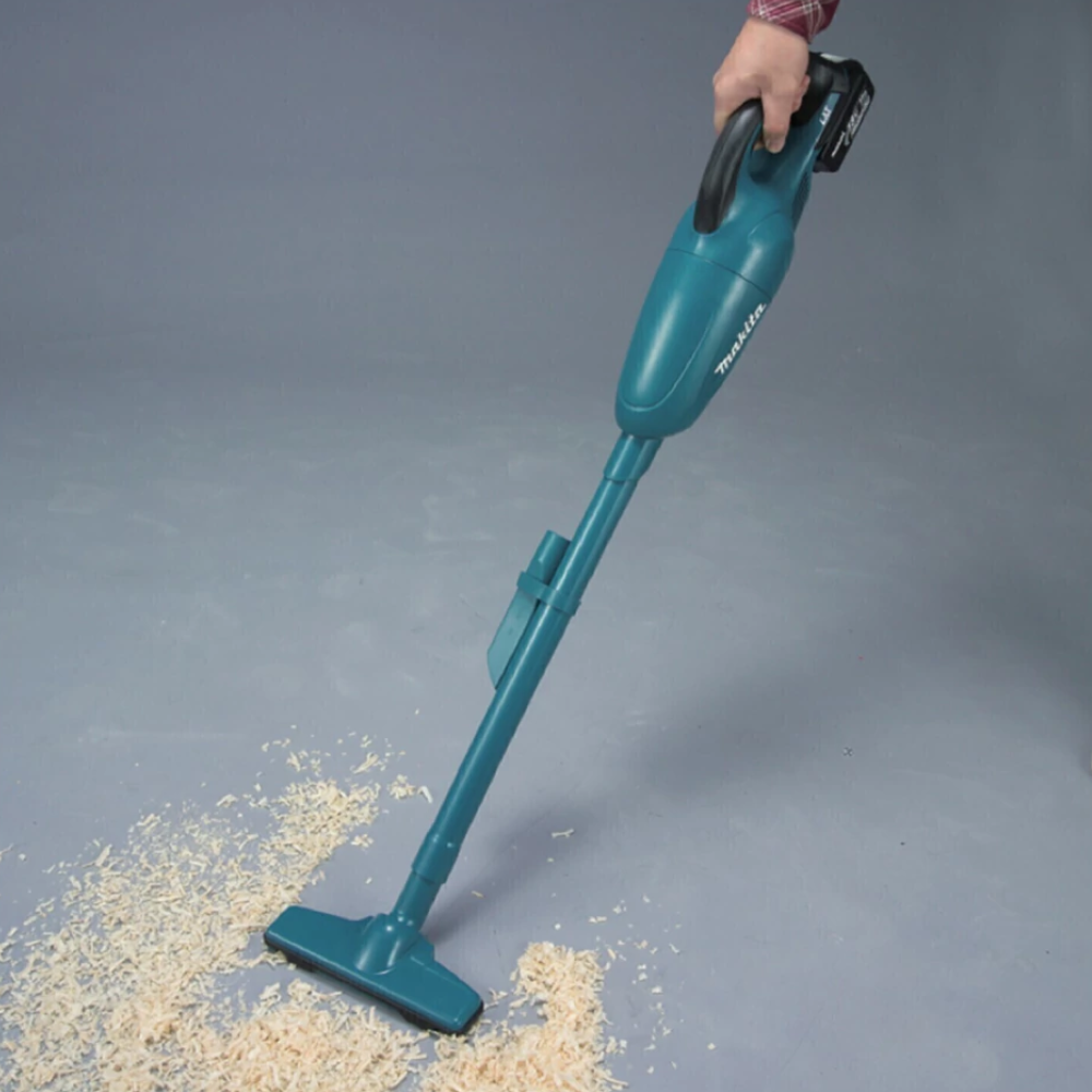 Aspirador de Pó Portátil a Bateria 18V 5.0Ah DCL180 650ml Com 4 Baterias Makita